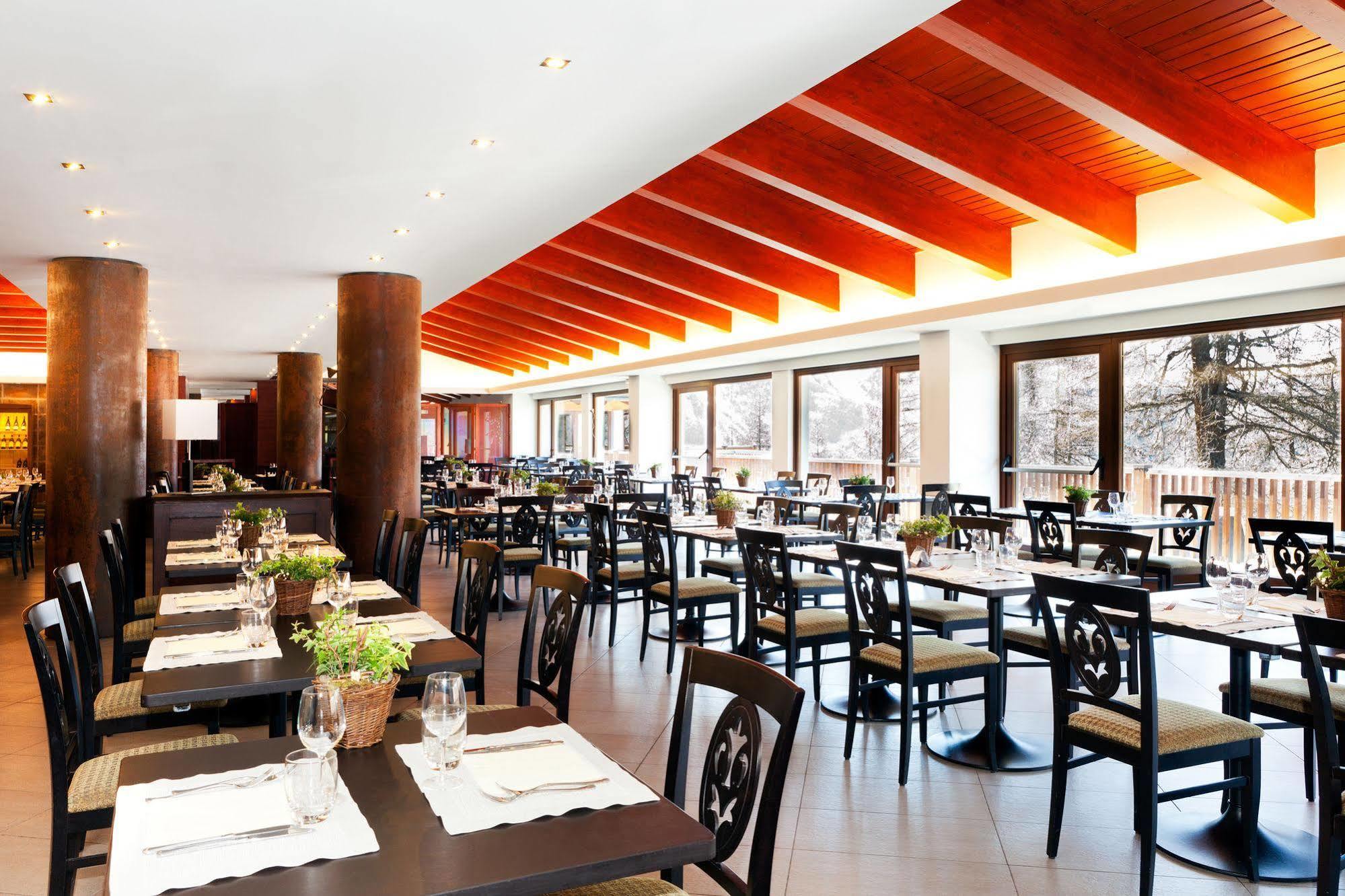 Hotel Sansicario Majestic Cesana Torinese Bagian luar foto