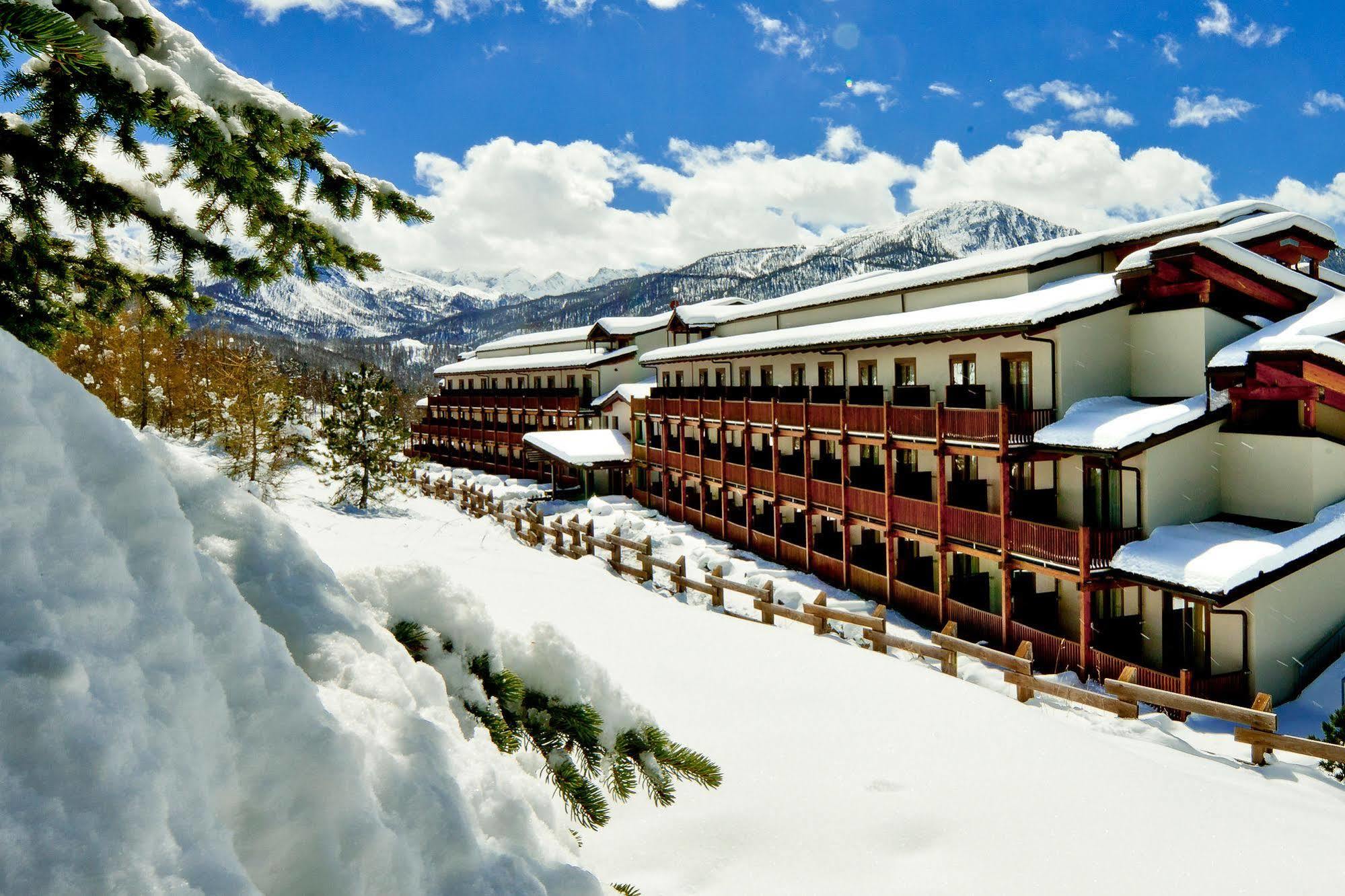 Hotel Sansicario Majestic Cesana Torinese Bagian luar foto